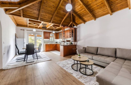 Gjirokaster Apartment | Hillside Apartment Gjirokaster by PikHost