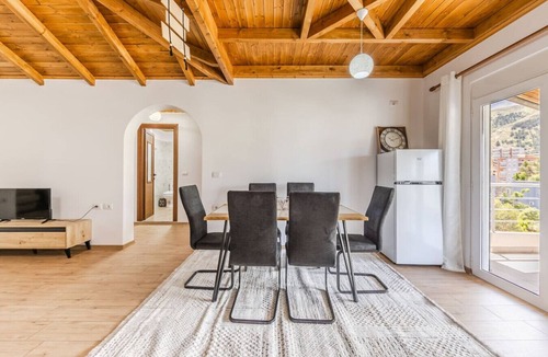 Gjirokaster Apartment | Hillside Apartment Gjirokaster by PikHost