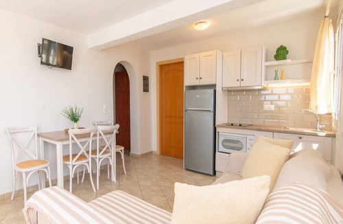 Agios Ioannis House | Holiday Home 'Anemologio 302 Tinos' with Sea View, Wi-Fi and Air Conditioning