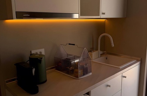 Antiparos House | Holiday Home 'Antiparos Moonstone Jacuzzi' with Wi-Fi and Air Conditioning