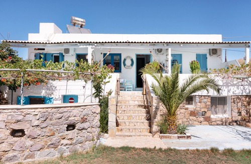Patmos House | Holiday Home 'Beachfront Lampis Dolphin 4' with Mountain View, Wi-Fi and Air Conditioning