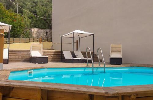 Kalami House | Holiday Home Gemütliches Olympia Apartment mit Pool by Interhome