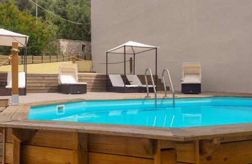 Kalami House | Holiday Home Gemütliches Olympia Apartment mit Pool by Interhome