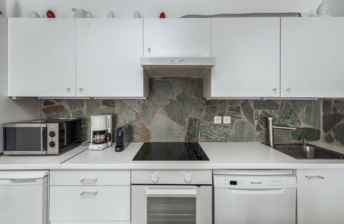 Serifos House | Holiday Home 'House Avlomonas' with Private Terrace, Wi-Fi and Air Conditioning