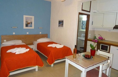 Palaiochora Apartment | Holiday home in Paleochora with a balcony or terrace
