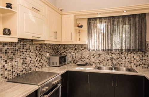 Agia Marina House | Holiday Home 'Kanelos Garden' with Mountain View, Wi-Fi and Air Conditioning