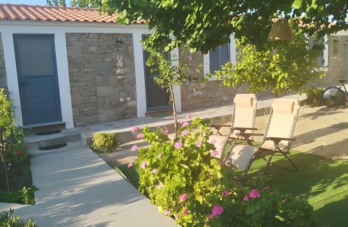 Lemnos House | Holiday Home 'Lilly Of Lemnos' with Shared Terrace, Private Garden and Air Conditioning