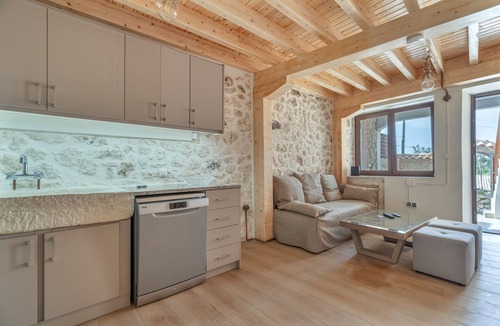 Drimonas House | Holiday Home 'Maniaveta's House' with Sea View, Wi-Fi and Air Conditioning