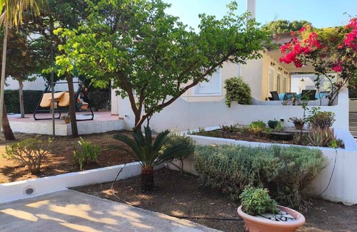 Spata-Artemida House | Holiday Home 'Nicks House By Zarkco' with Private Terrace, Wi-Fi and Air Conditioning
