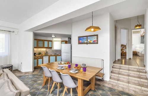 Stavros Villa | Holiday villa Penelope, on the edge of the sea