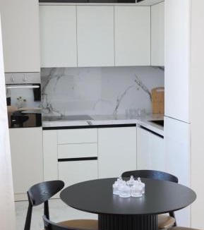 Gramsh Apartment | Home DeLuis