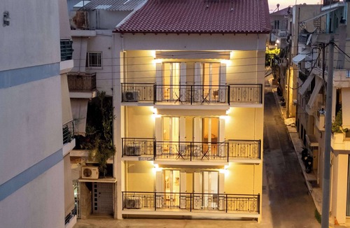 Kalamata Apartment | Home Easy Kalamata, Central Space, PriveParking A2