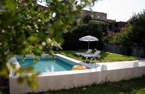 Shkoder House | Home in Shkoder with Outdoor Pool