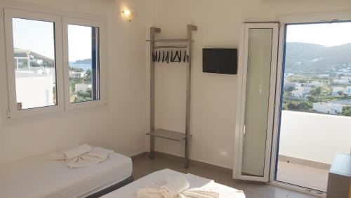 Ios Town Hotel | Homer's Inn Hotel