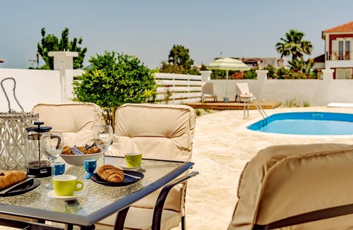 Agrilia Villa | Homerez - Amazing villa 1 km away from the beach for 4 ppl. with swimming-pool