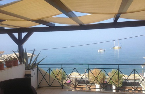 Akrogialion Apartment | Homerez - Apt. sea view in Akrogiali