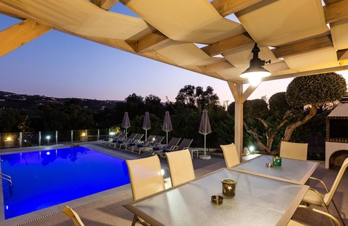 Adelianos Kampos Villa | Homerez - Big villa for 11 ppl. with swimming-pool at Adelianos Kampos