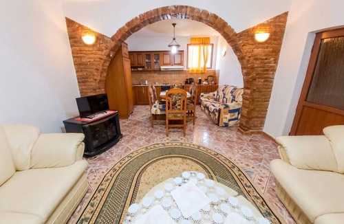 Berat House | Homerez - House in Berat with parking.