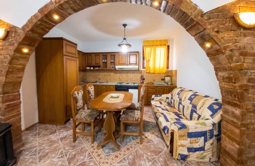 Berat House | Homerez - House in Berat with parking.