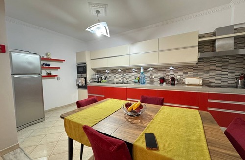 Tirana Apartment | Hora Apartment - Modern 1BR Near Tirana City Center, Fast Wi-Fi & Full Kitchen