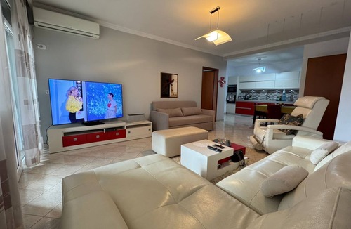 Tirana Apartment | Hora Apartment - Modern 1BR Near Tirana City Center, Fast Wi-Fi & Full Kitchen