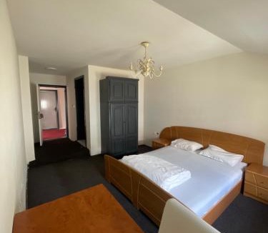 Kolovicë Hostel | Hostel 8