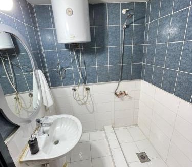 Kolovicë Hostel | Hostel 8