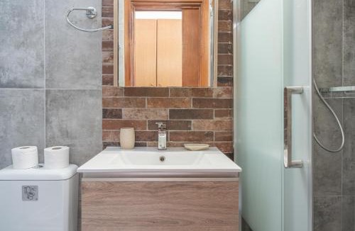Menetai House | Hotel Albatros