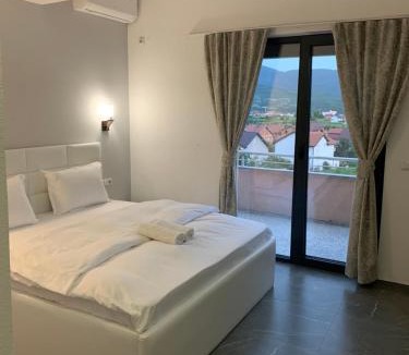 Dushanovë Hotel | Hotel Albatros