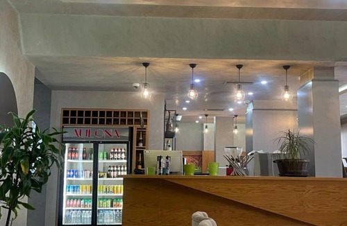 Mbrostar-Urë Hotel | Hotel Aulona