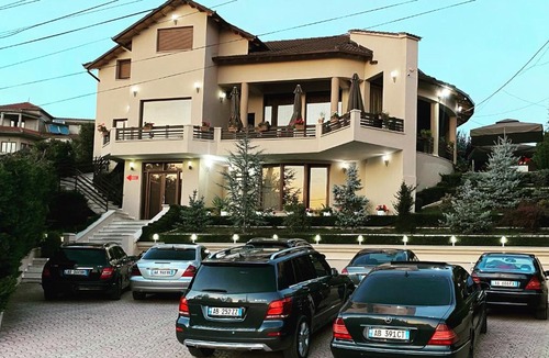 Korce Bed & Breakfast | Hotel Bar King