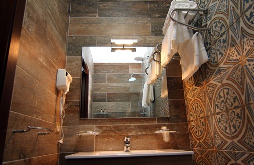 Tirana Hotel | Hotel Boutique Restorant GLORIA