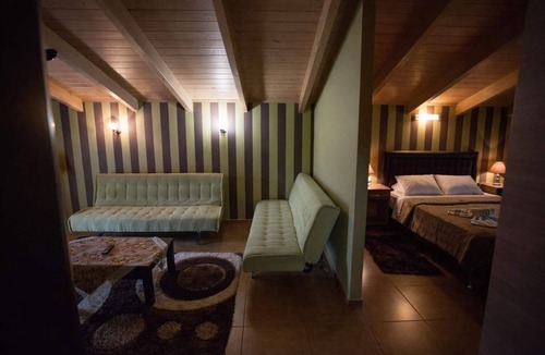 Menidion Bed & Breakfast | Hotel Delfini – Seaside Family Room, Menidi