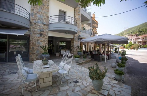 Menidion Bed & Breakfast | Hotel Delfini – Seaside Triple Room, Menidi