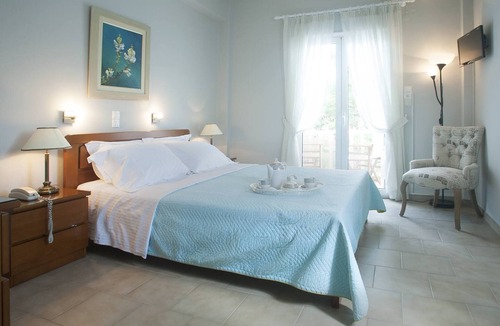 Parikia Hotel | HOTEL DOUKISSA