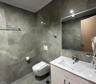 Tushemisht Hotel | Hotel Driloni
