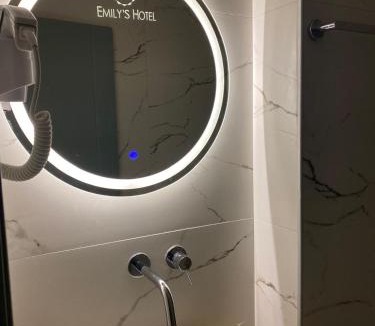 Qazim Pali Apartment | hOTEL EMILY,S