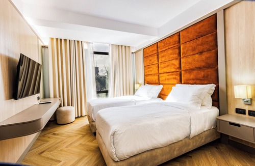 Mbrostar-Urë Hotel | Hotel Fieri