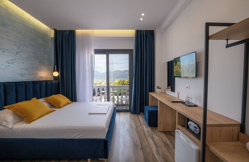 Qafe e Gjashtes Hotel | Hotel Flori