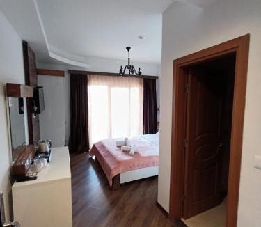 Mejë Hotel | Hotel Happy