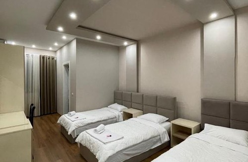 Koplik Hotel | Hotel Holiday