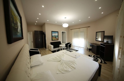 Koplik Hotel | Hotel Holiday