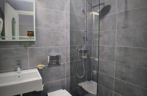 Qender Hotel | Hotel JoAn