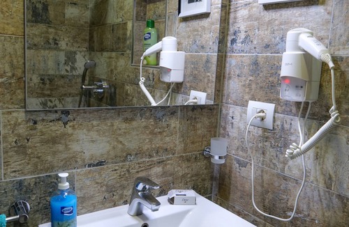 Qender Hotel | Hotel Lindi