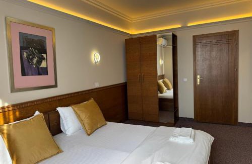 Mitrovicë Hotel | Hotel Lux