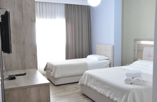 Durres Hotel | Hotel Maren Durres offers sea side room for family and couples.