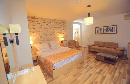Kolovicë Hotel | Hotel Pinocchio