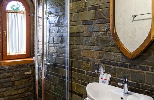Petrele Hotel | Hotel Restaurant Emblema