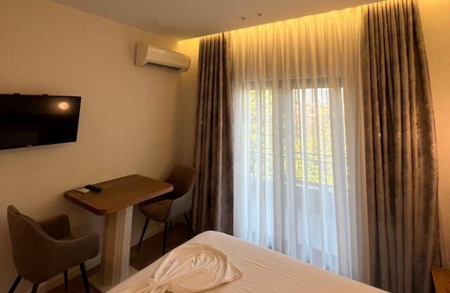 Petrele Hotel | Hotel Restorant Riza