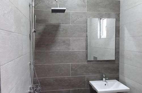 Qeparo House | Hotel Riviera